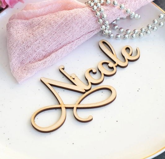 Nomi in plexiglass o legno personalizzati