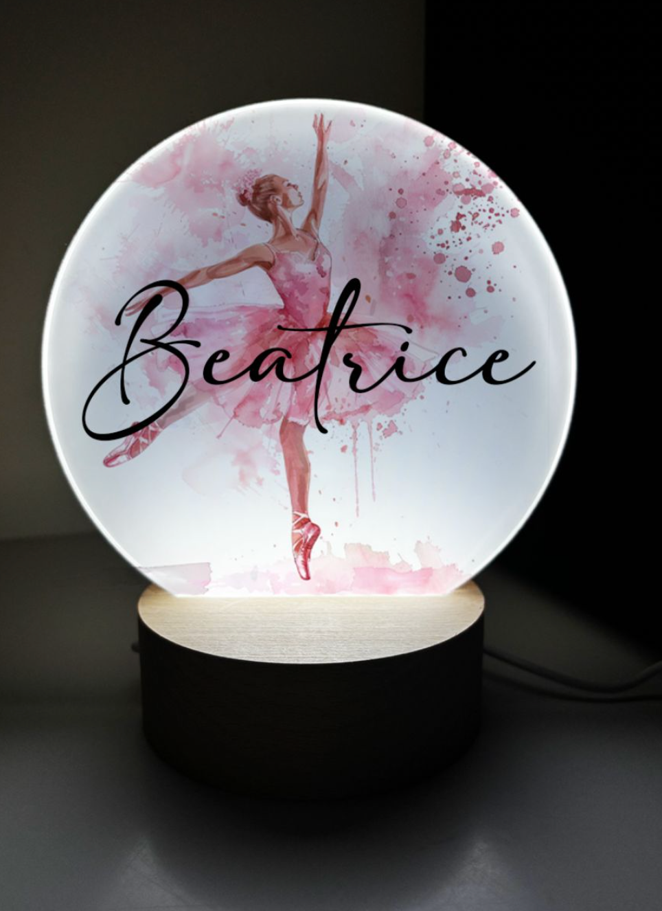 lampada con base in legno e disco di plexiglas personalizzabile